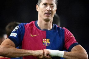 AYX中国站入口 出色防守引爆全场！，莱万多夫斯基意外战胜利物浦赢得满堂喝彩