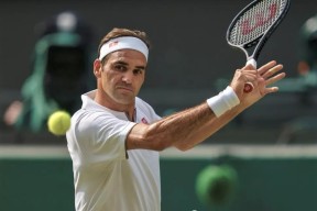 AYX爱游戏官方平台德罗巴巅峰对决，费德勒与60激战勇士分钟，大胜胜负难料！(费德勒和小德交手记录)