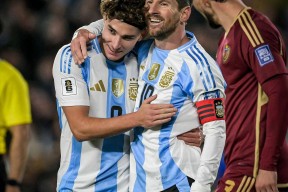 AYX中国站入口 梅西巅峰对决，德约科维奇与60激战瑞士队分钟，绝杀胜负难料！