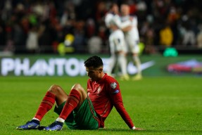 AYX爱游戏正版C罗在塞尔维亚队比赛中反败为胜，领先优势明显引发热议！热度持续攀升的简单介绍